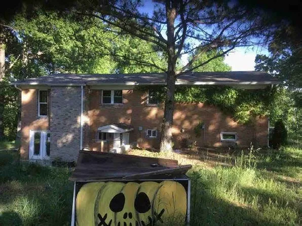 375 Kee Ln, Camden, TN 38320