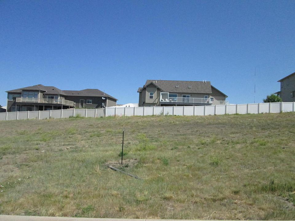 2nd image of 1001 Skyline Dr NE
