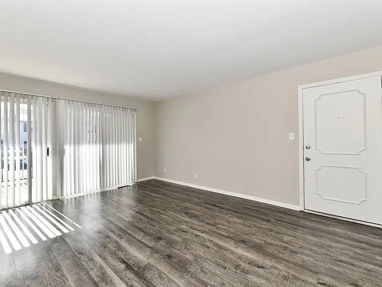 Park Lane Apartments — Photo 27