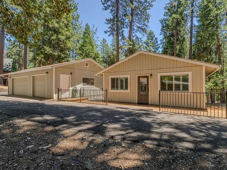 16932 McKenzie Dr — Photo 1