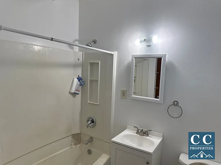 2822 Meek Ave — Photo 2