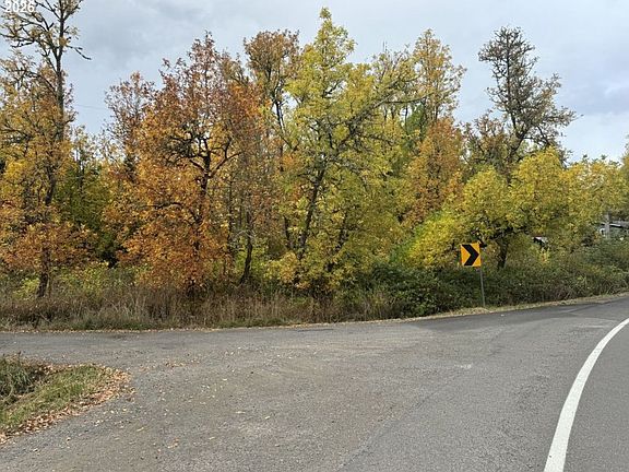 4th image of 2191 Lorane Hwy