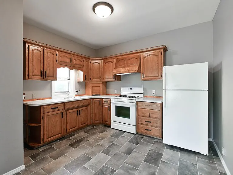 4522 S 40th St — Photo 10