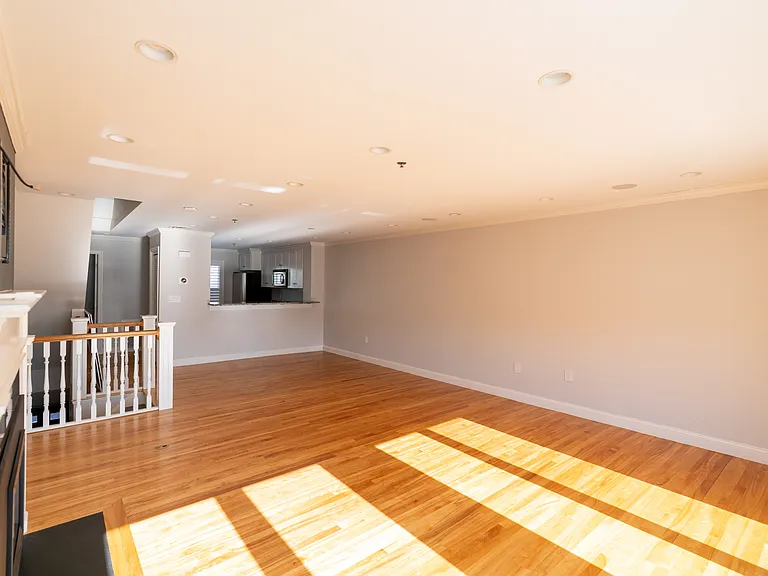 606 Chandlers Wharf — Photo 4