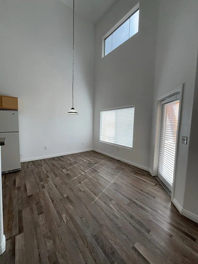 3 bed, 2.5 bath, 1302 sqft, $1,650 — Photo 1
