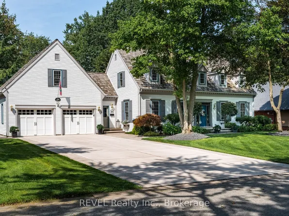 34 Lorimer St, Pelham, ON L0S 1E3