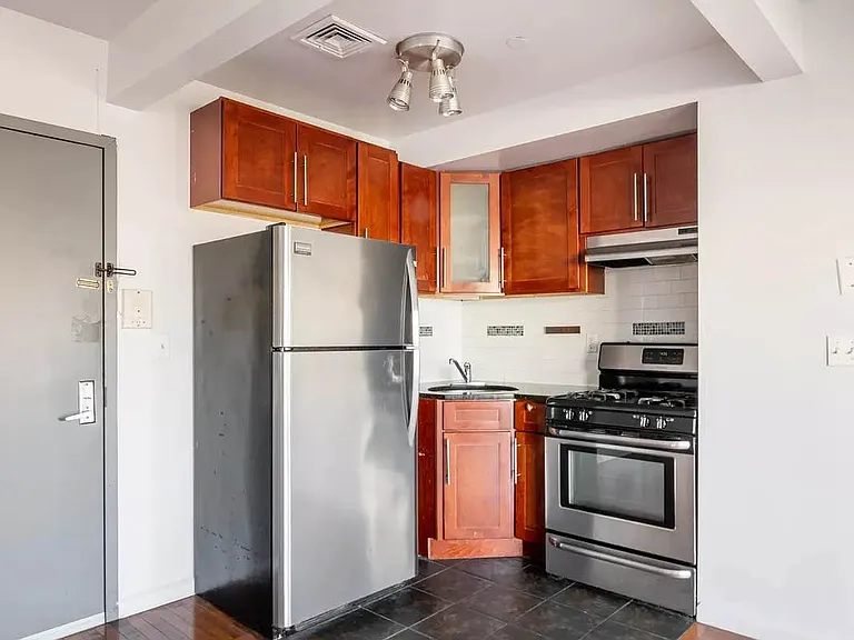 1086 Broadway #602 — Photo 4