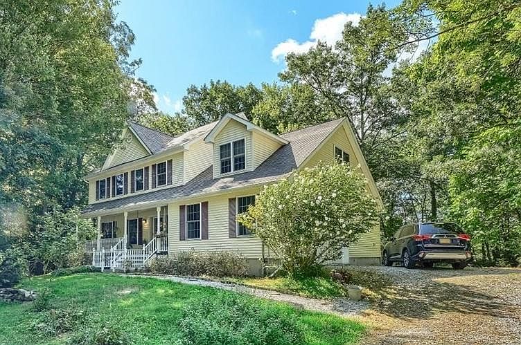 1st image of 3 Melissa Ln