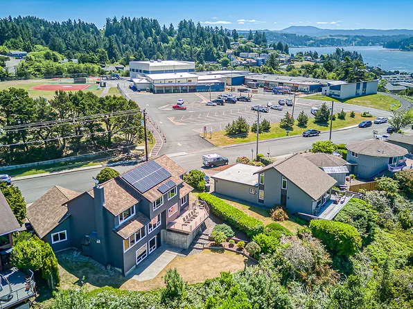 226 SE Harney St, Newport, OR 97365