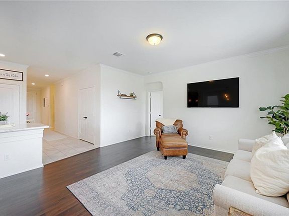 5th image of 7910 Arezzo Dr