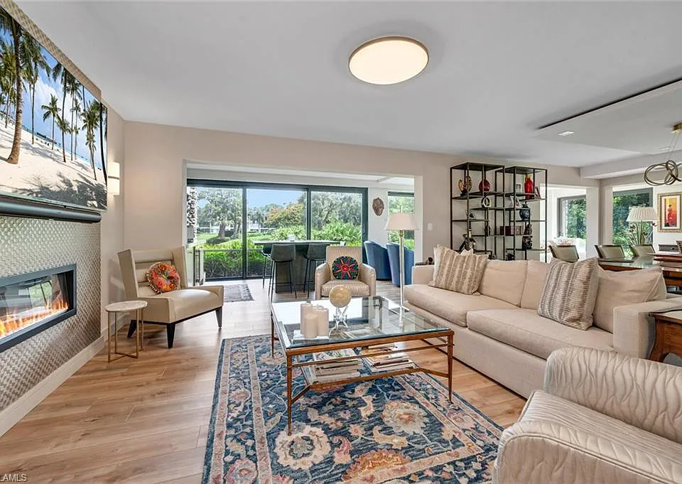 5950 Pelican Bay Blvd #111