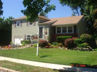 2590 Lefferts Pl, Bellmore, NY 11710