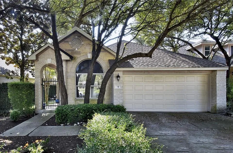 7 Muirfield Greens Ln