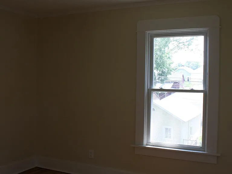 2394 Summit St — Photo 9