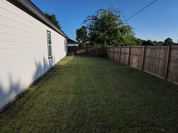 2nd image of 4709 Lee St