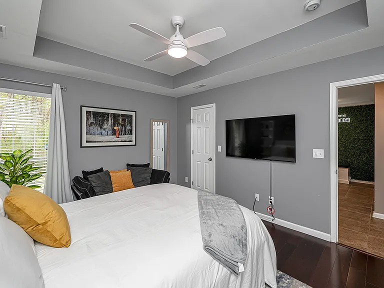 Willow Glenn Dr — Photo 17