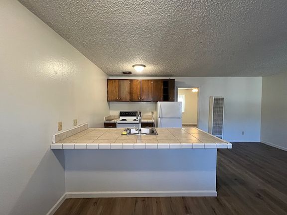 5th image of 1200 Magnolia Ave E