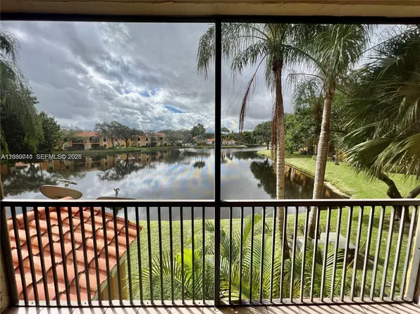 3858 Coral Tree Cir APT 206, Pompano Beach, FL 33073