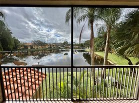 3858 Coral Tree Cir, Pompano Beach, FL