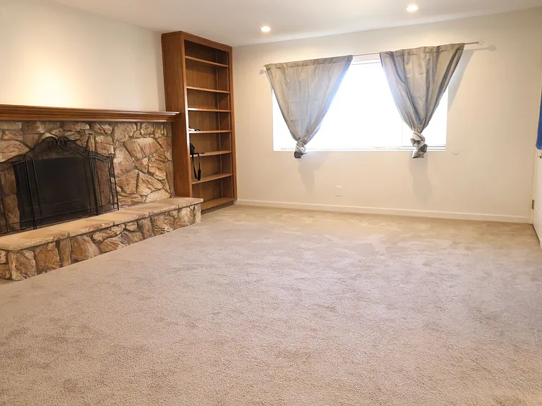 112 Rawhide Ln — Photo 4