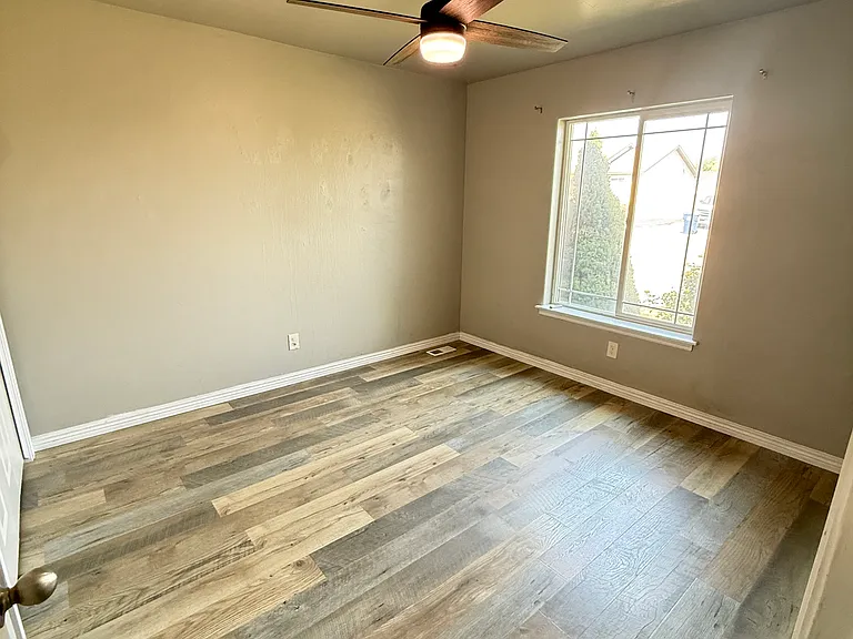 1408 Lauren Ln — Photo 12