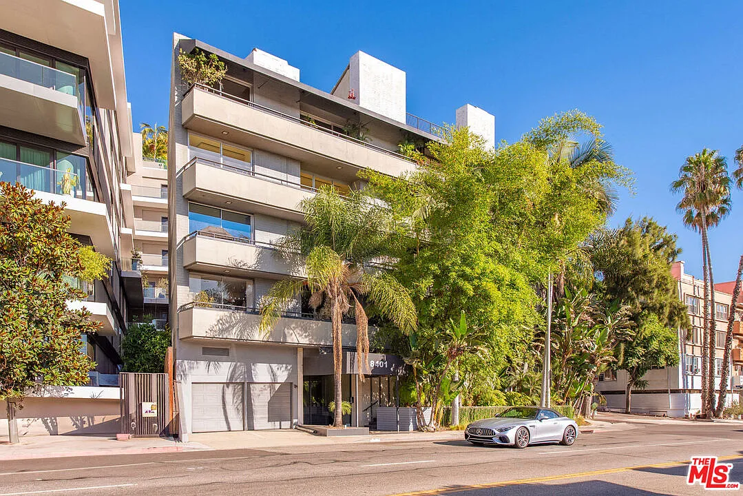Building Photo - 8401 Fountain Ave #13