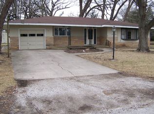 110 E Lacon Dr, Forrest, IL 61741