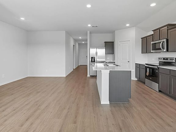 5th image of 3406 Marie Dr
