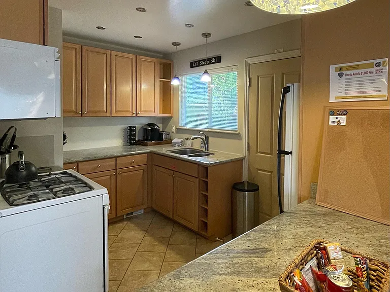 1413 Friant Dr — Photo 20