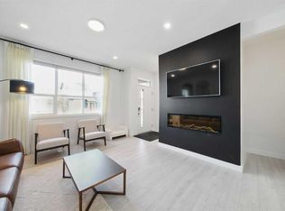 47 E Edith Ter NW, Calgary, AB T3R 1Z1