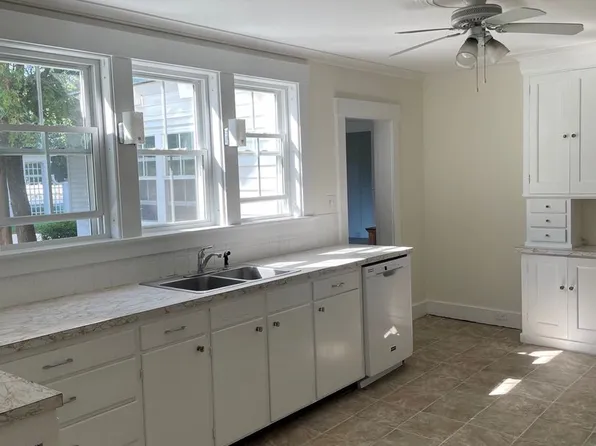 19 School Street, 19 School St APT 3, Lebanon, NH 03766