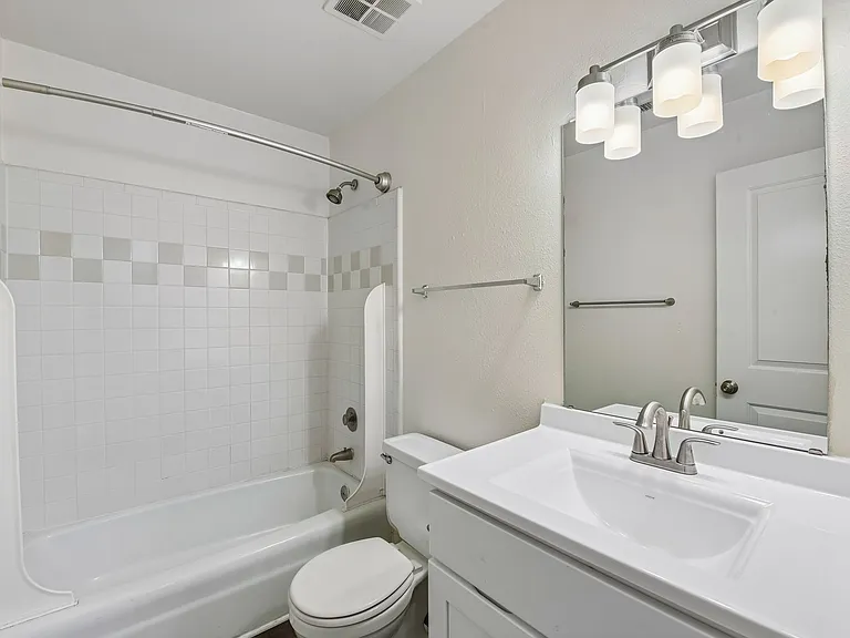 Carriage House — Photo 9