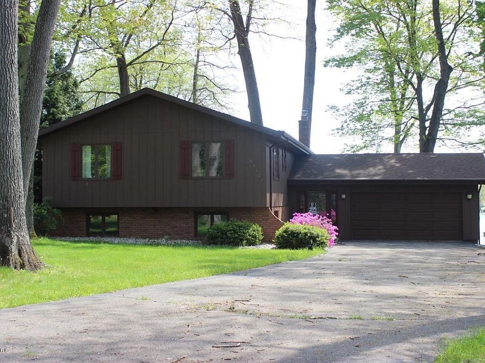 1st image of 64307 Parkwood Ct