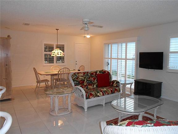 4th image of 735 Villita Ln