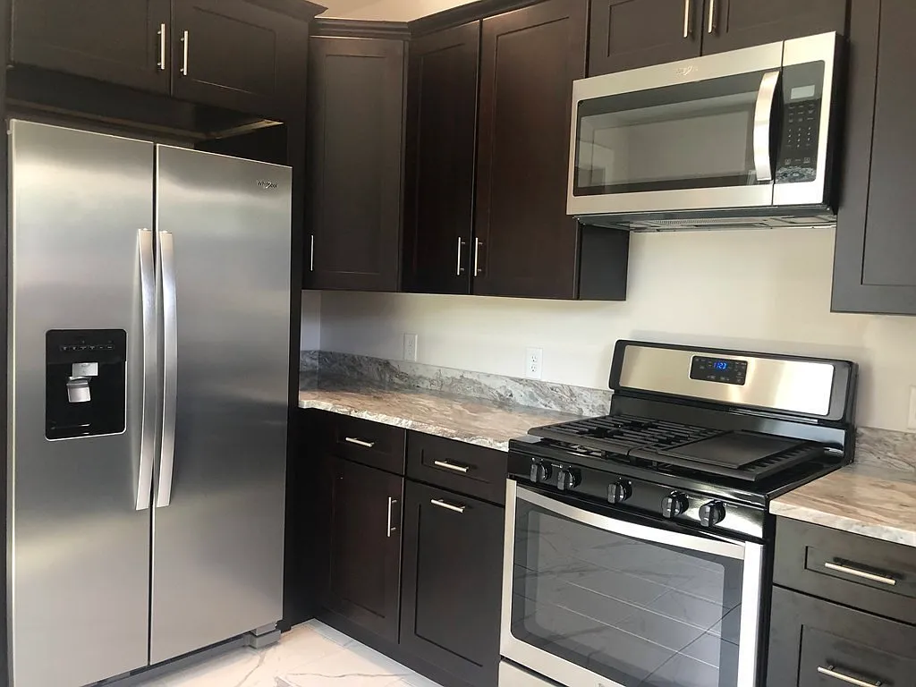 3 bed, 1.5 bath, 1400 sqft, $3,400 — Photo 2