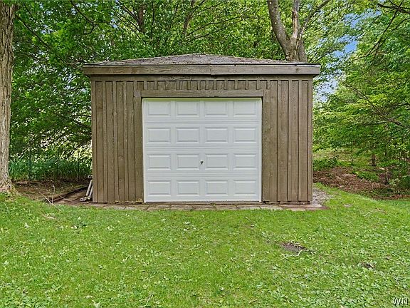 3rd image of 203 Maple Ave
