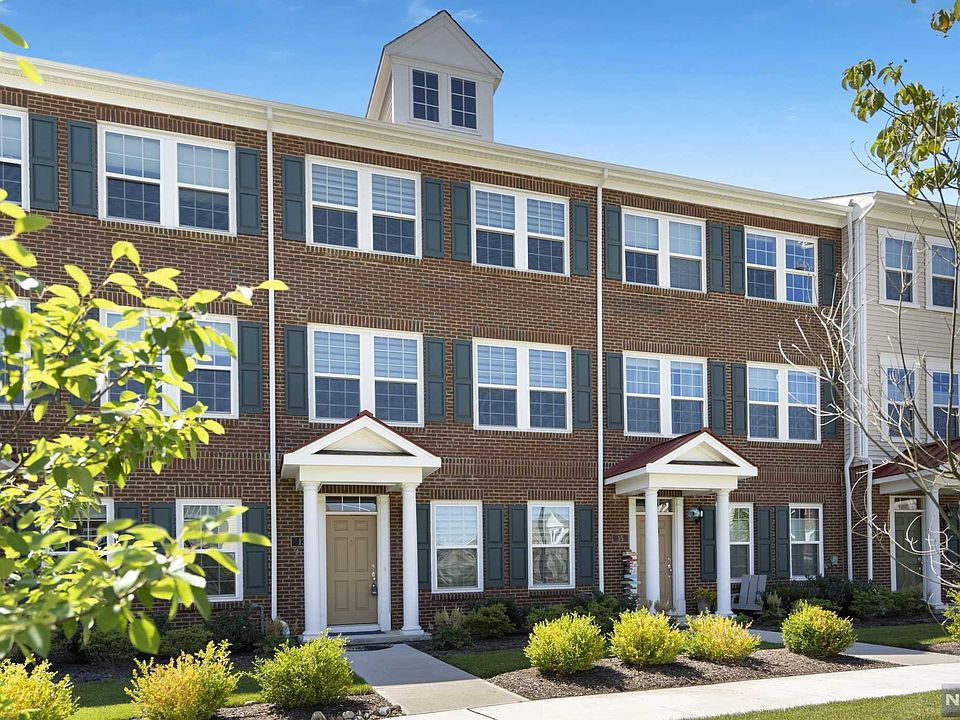 1st image of 13 Landmark Ln