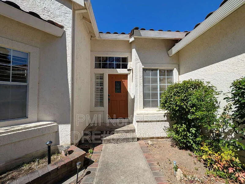 4 bed, 2.0 bath, 2224 sqft, $3,350 — Photo 3