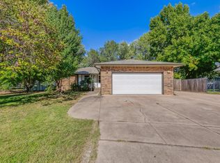 4 Weatherly Ct, Valley Center, KS 67147