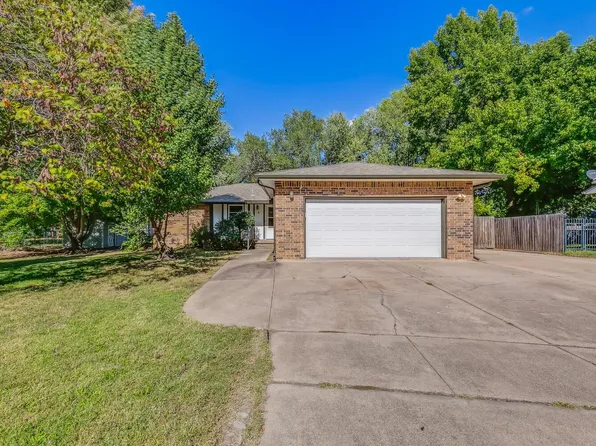 4 Weatherly Ct, Valley Center, KS 67147