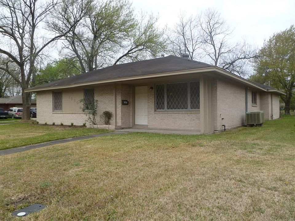 Welcome to 1820 Jane, Pasadena! Updated, Clean and Ready for a New Owner!