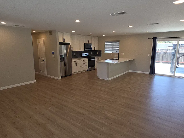 9010 Joan St — Photo 4