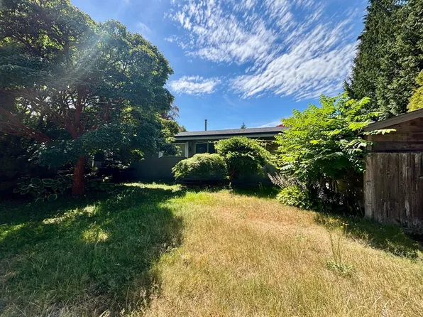 498 Hickey Dr, Coquitlam, BC V3K 5P1