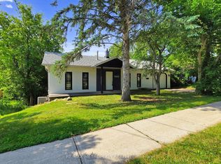 1000 Elgin St, Newmarket, ON L3Y 3C1
