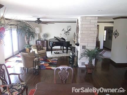 3rd image of 901 Mountain Park Dr