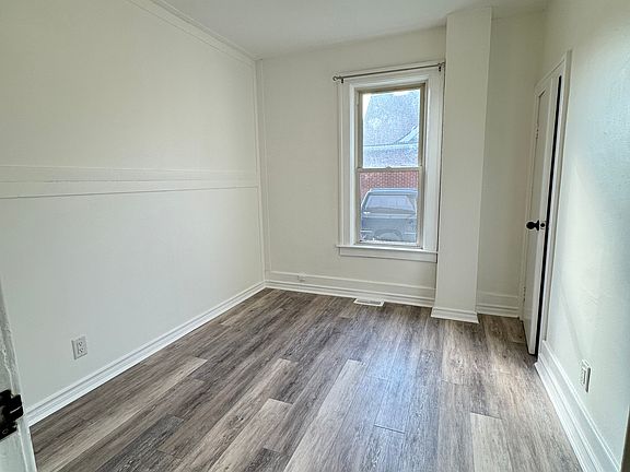 5th image of 1085 Langlois Ave