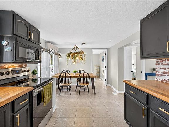 3rd image of 7286 Aberdeen Ct