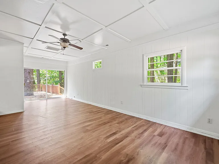 139 Windsor Cir — Photo 10