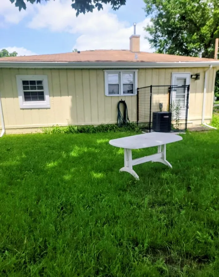 2 bed, 879 sqft, $2,100 — Photo 3