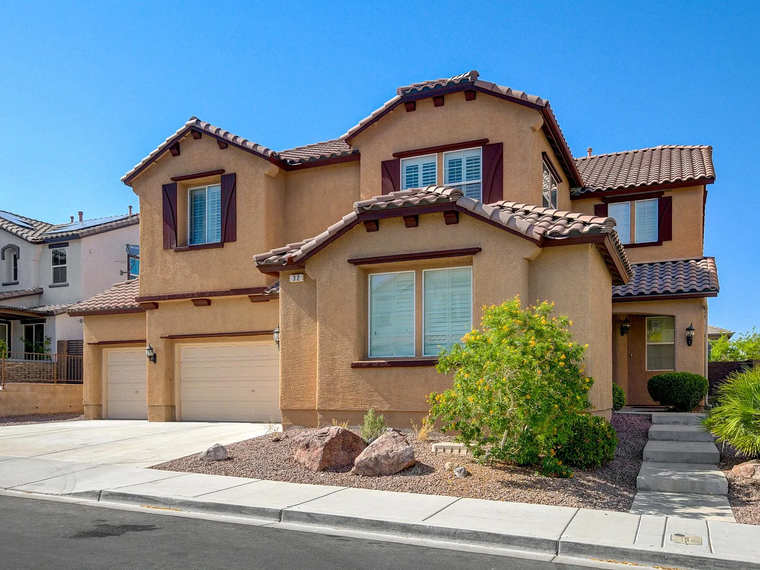 5 bed, 3783 sqft, $3,295 — Photo 2